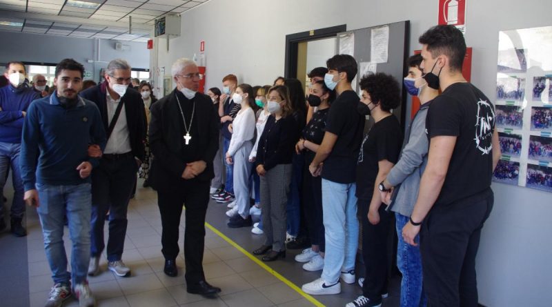 Mons. Renna agli studenti del Turrisi Colonna: “realizzate i vostri progetti anche se audaci”