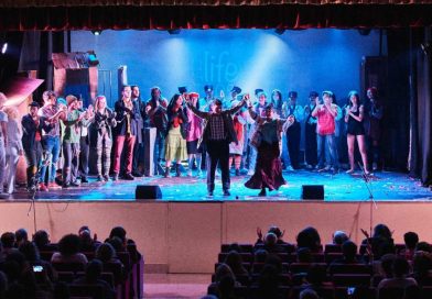 “Baraccopoli”: il CGS LIFE va in scena al teatro Don Bosco e affida la “Palma dei Miracoli” a una famiglia ucraina