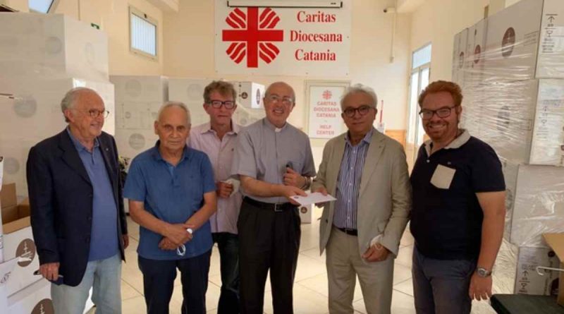 Ex Alunni del Leonardo da Vinci di Catania donano mille euro alla Caritas per le famiglie ucraine