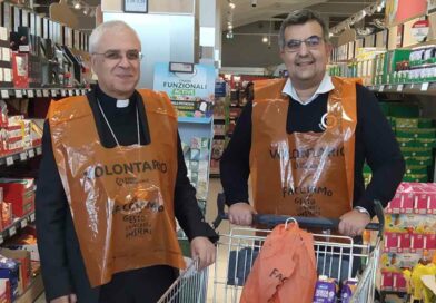 Giornata Nazionale della Colletta Alimentare, Mons. Renna: «Non distogliere lo sguardo dal povero»