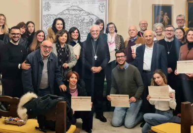 Divulgare speranza: la missione dei cercatori di buone notizie a Catania